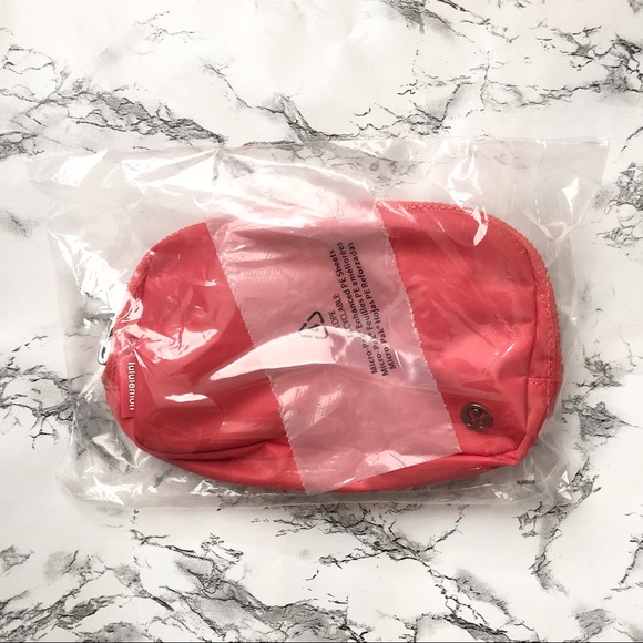 Lululemon Everywhere Belt Bag Extended Strap Pale Raspberry - Picture 5 of 7